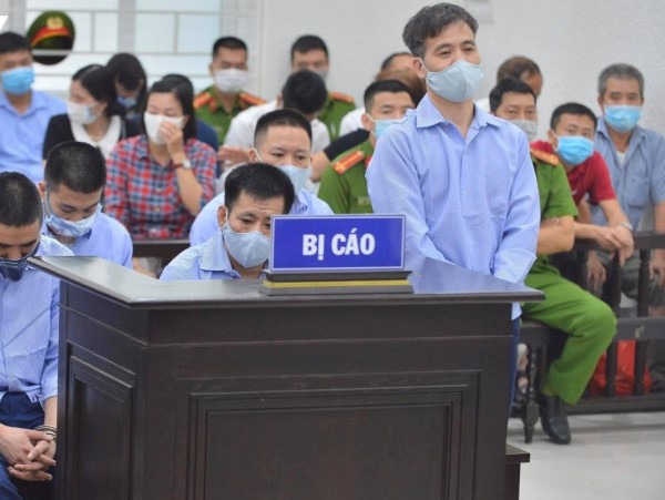 Hoãn phiên xét xử vụ 4 cựu cán bộ thanh tra giao thông bảo kê 'logo xe vua'