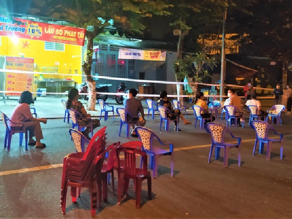 Đà Nẵng phát hiện hơn 30 ca dương tính SARS-CoV-2 mới: Phong tỏa khẩn cấp khu công nghiệp, xét nghiệm 700 người trong đêm