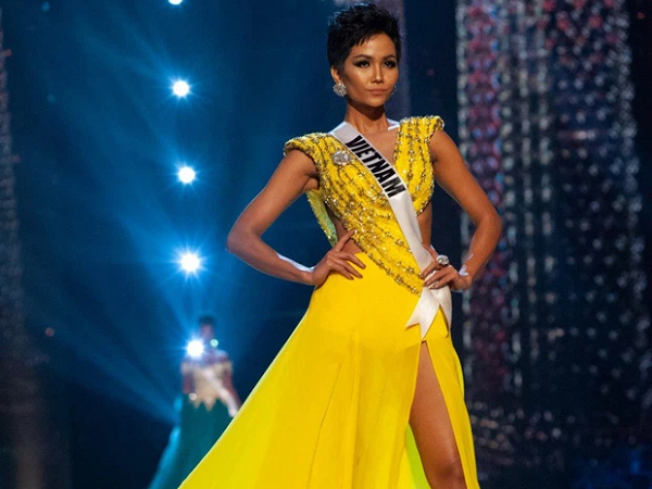 Tiếng Anh của dàn người đẹp Việt thi Miss Universe: Người bập bẹ giới thiệu tên tuổi, người nuốt mic bắn ngoại ngữ siêu đỉnh, còn Khánh Vân thế nào?