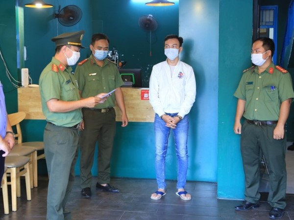 Bắt giám đốc 'phù phép' cho 14 'chuyên gia' Hàn Quốc nhập cảnh trái phép vào Việt Nam