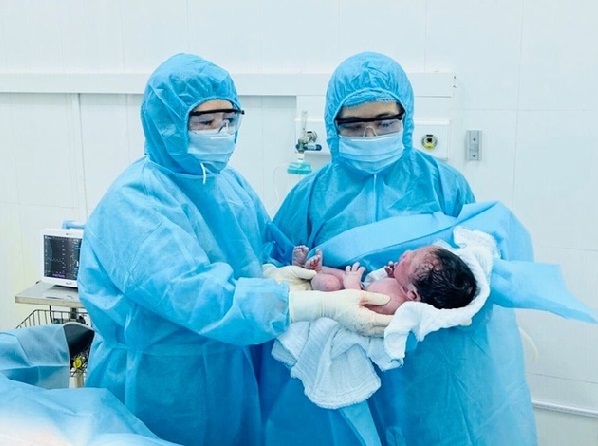 Một sản phụ là F2 sinh con an toàn trong khu cách ly
