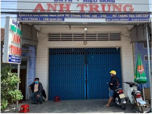 Đột nhập tiệm vàng, khóa cửa phòng ngủ gia chủ rồi cạy tủ lấy 300 lượng vàng