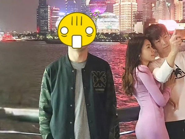 Đăng bải tìm cặp đôi lạ mặt 'chụp ké' ảnh 2 năm trước, chàng trai được cô gái đáp trả nhưng lại 'méo mặt' trước bình luận của đám đông