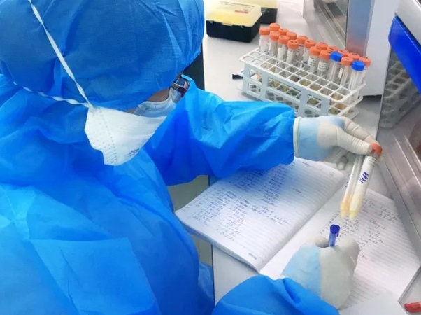 Đi cùng chuyến bay có người nhiễm Covid-19, một người Hà Nam dương tính sau 14 ngày