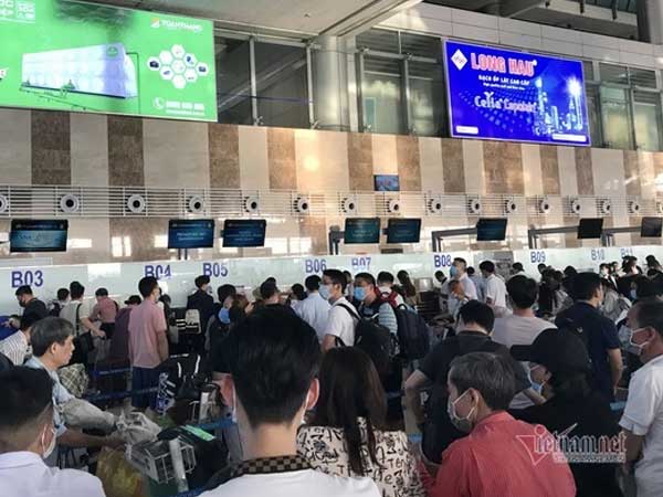 Cấm ăn chặn, khách hủy vé, hàng không phải hoàn trả phí dịch vụ cảng