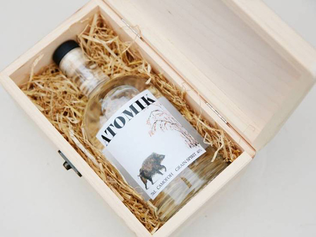 Ukraine bắt lô 'vodka Nguyên tử' làm từ táo Chernobyl