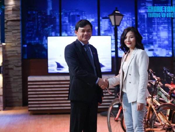 Mạng xã hội 3 ngày sau ồn ào 'Sạch, xanh, xinh' của Shark Tank: Làn sóng phản đối dâng cao, người nổi tiếng cũng vào cuộc!