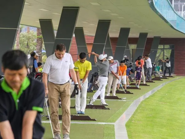 Hà Nội tạm dừng toàn bộ các hoạt động thể thao tập trung đông người, sân golf từ 12h ngày 13/5