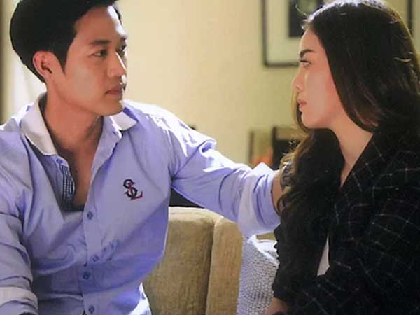 Tái hôn, chồng mang thiệp tới mời vợ cũ nhưng vừa thấy cô, anh nhanh chóng về hủy cưới gấp bởi sự thật đắng lòng 5 năm về trước