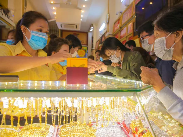 Giá vàng hôm nay 14-5: Đảo chiều tăng sốc, USD bất ngờ suy yếu