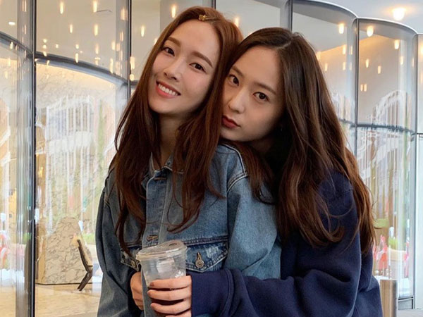 Em gái Krystal vừa hỏi chuyện, Jessica đã lộ luôn hint chuẩn bị cưới bạn trai đại gia sau 8 năm bên nhau?