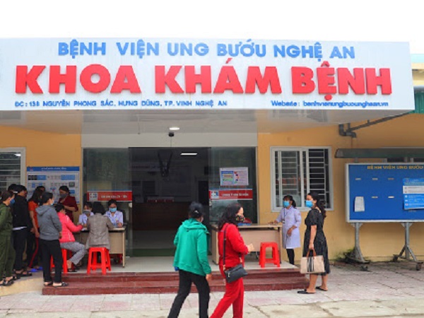 Một trường hợp F1 tử vong khi chưa kịp lấy mẫu xét nghiệm COVID-19, phong tỏa một khoa BV Ung bướu Nghệ An