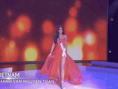 Bán kết Miss Universe 2020: Khánh Vân trổ tài catwalk cực đỉnh trong váy dạ hội nổi bần bật 'chặt đẹp' đối thủ, loạt nàng hậu gặp sự cố!