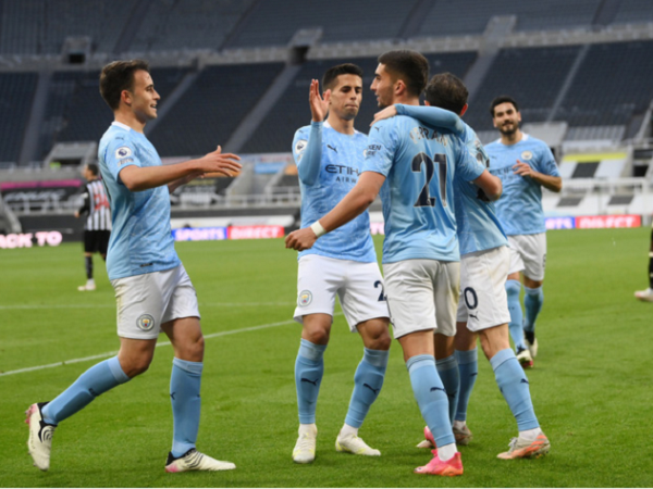 Rượt đuổi 7 bàn tại St.James’s Park, sao trẻ Man City lập hat-trick mừng tân vương