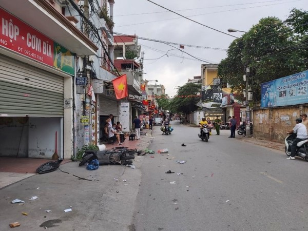 Sau hỗn chiến, 2 người đi xe máy nghi bị ô tô tông tử vong