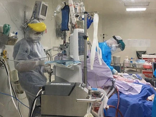 Một bệnh nhân Covid-19 nặng 'không kém so với phi công người Anh' được đưa từ An Giang về TP.HCM điều trị