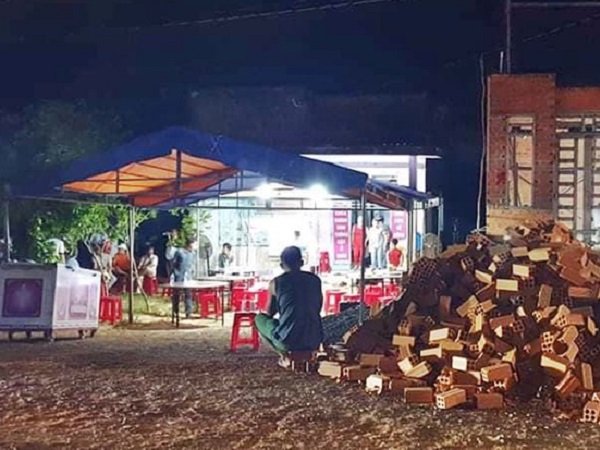 Thợ hồ đâm chủ nhà thiệt mạng trong tiệc nhậu mừng công