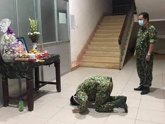 Mẹ mất không thể về chịu tang: Nhói lòng nơi tuyến đầu chống dịch