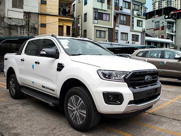 Bán tải tháng 4: Xe Nhật cạnh tranh với miếng bánh thị phần nhỏ