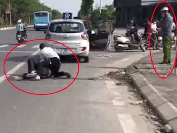 Đại uý công an đứng gọi điện thoại trong khi tài xế taxi vật lộn với tên cướp giải trình gì?