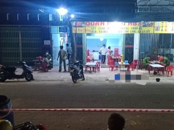 Truy bắt 2 đối tượng đâm người đàn ông tử vong trong quán nhậu ở Bình Dương