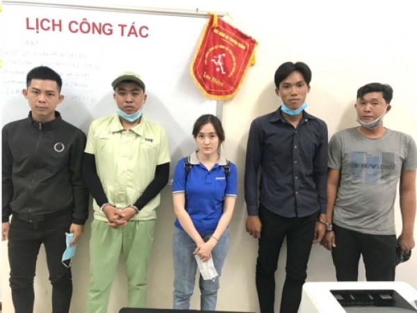 Nghi bị chèn ép xếp loại thi đua, nam công nhan kéo bạn đến công ty đánh gãy tay quản lý