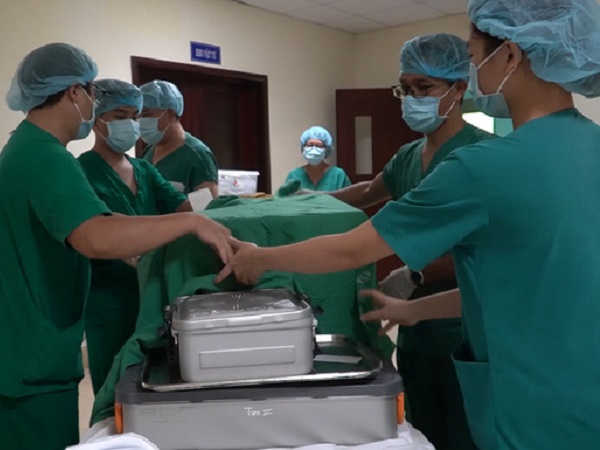 Trái tim, gan, thận được chuyển từ Vũng Tàu đến TP HCM trong 55 phút nhờ công an dẫn đường