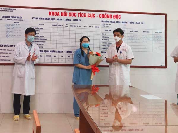 Nữ điều dưỡng bị sốc phản vệ sau tiêm vắc xin Covid-19 đã xuất viện