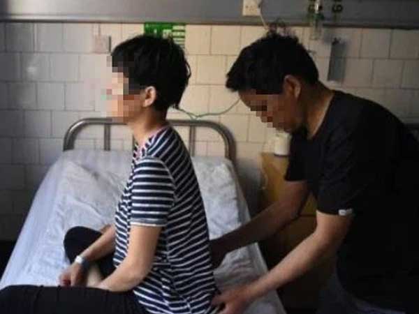 2 vợ chồng cùng mắc ung thư phổi, nguyên nhân chính là do thói quen tai hại của người chồng trước khi đi ngủ