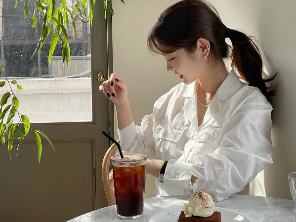 Hair stylist bật mí chiêu buộc tóc thấp tạo góc nghiêng thần thánh, giúp mặt thon gọn mà gái Hàn mới biết