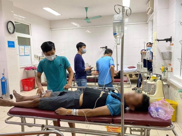 Cảnh sát đột kích khách sạn, nhiều con bạc nhảy lầu... nhập viện