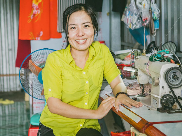 HÀM HƯƠNG ĐỜI THẬT - Người phụ nữ có CƠ THỂ TỰ TỎA MÙI THƠM ngọt như hoa gây xôn xao khắp miền Tây, càng chà mạnh vào da thịt thì nơi đó càng thơm!?