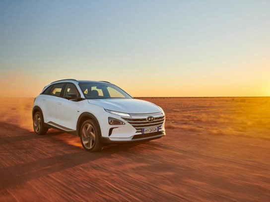 Mẫu ô tô Hyundai lập kỷ lục thế giới, chạy gần 900 km chỉ với 1 bình nhiên liệu nạp đầy
