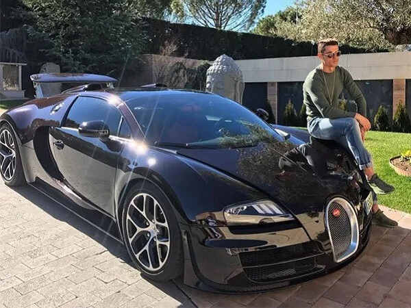 Ronaldo chuyển loạt siêu xe khỏi nhà trong đêm, sẵn sàng chia tay Juventus