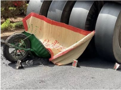 Hi hữu: Xe lu tông chết công nhân đang làm đường