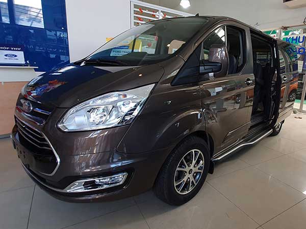 Ford Tourneo ngưng bán tại Việt Nam, đại lý xả hàng siêu rẻ