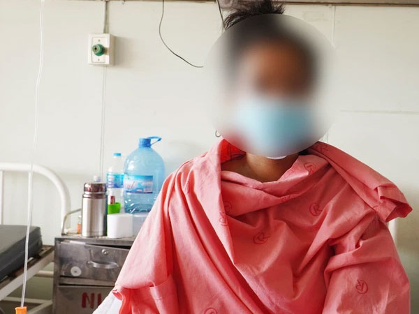 TP.HCM: Người vợ kể lại giây phút bị bạn nhậu của chồng nhào tới dùng dao đâm thủng tim, mất máu nguy kịch
