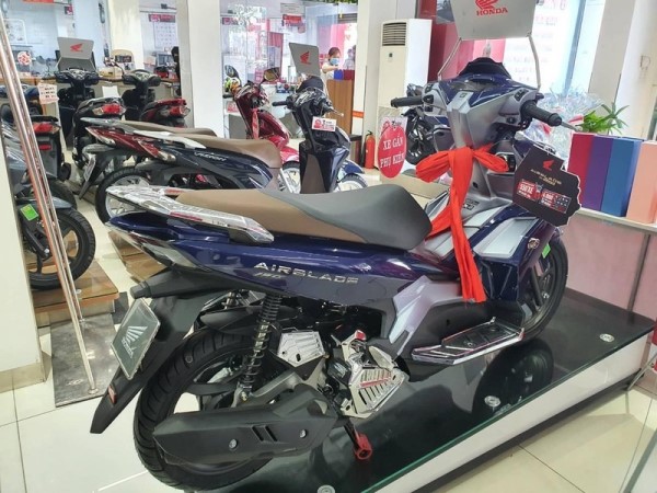 Honda Air Blade giảm sâu hơn 3 triệu đồng so với giá đề xuất