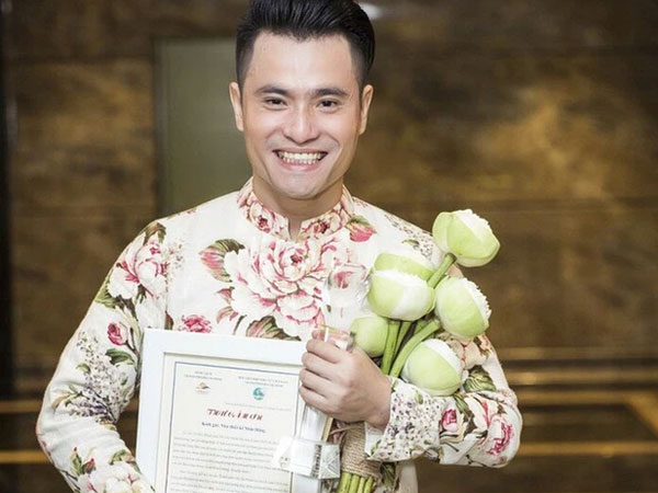 NTK nổi tiếng showbiz nguy kịch vì vi khuẩn ăn vào não, bệnh viện trả về