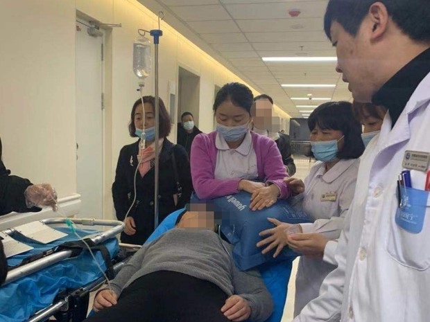 Người đàn ông tử vong sau 4 chầu nhậu liên tục trong 40 giờ: 4 dấu hiệu cho thấy cơ thể đã vượt ngưỡng chịu đựng khi uống bia rượu