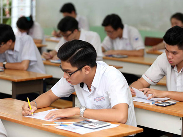 Trường công lập đầu tiên ở Hà Nội thi học kỳ trực tuyến