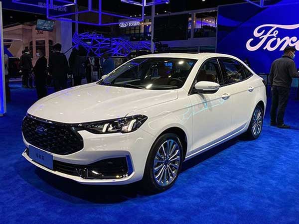Ô tô nội thất như xe sang giá 325 triệu đồng, suýt 'đe dọa' Toyota Corolla Altis