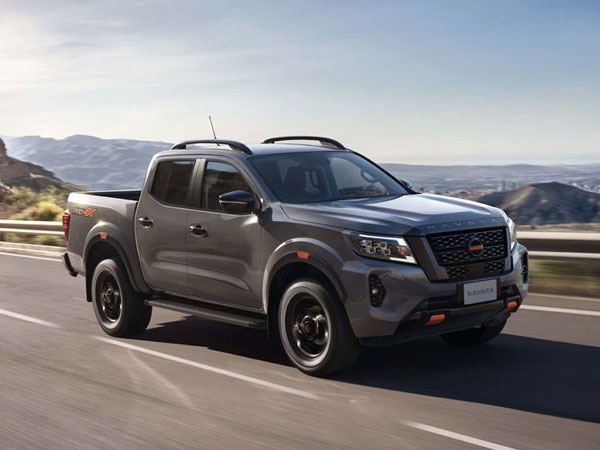 Nissan Navara 2021 ra mắt Việt Nam: Giá cao nhất 945 triệu, thay đổi từ trong ra ngoài