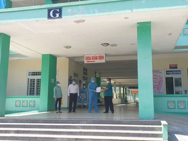Bệnh nhân Covid-19 đầu tiên ở Đà Nẵng ra viện: 'Mình thật sự rất muốn biết nguồn lây đến từ đâu'