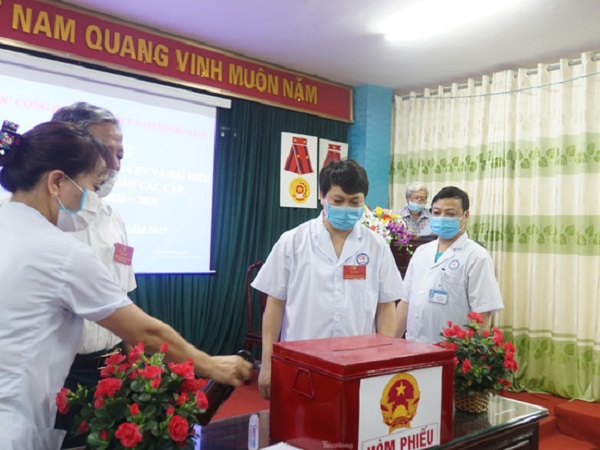 Hình ảnh bầu cử đặc biệt trong bệnh viện dã chiến tại Bắc Ninh