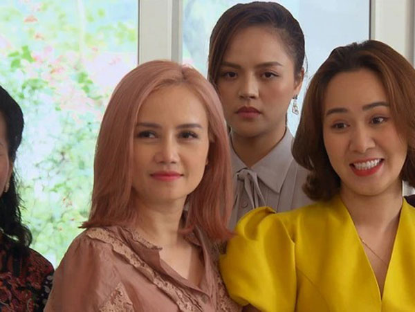 Cô Xuyến 'Về nhà đi con' xuất hiện trong 'Hương vị tình thân', đốp thẳng mặt một khán giả xúc phạm mình không đủ tư cách