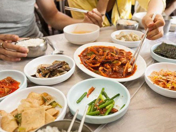 Người Việt cần bỏ ngay những sai lầm tai hại này trong ăn uống vì có thể gây sỏi thận cho bản thân và cả gia đình
