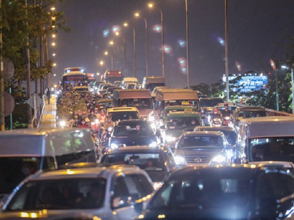TP.HCM: Xe khách không được chở quá 20 người, taxi không được bật điều hoà từ ngày 22/5
