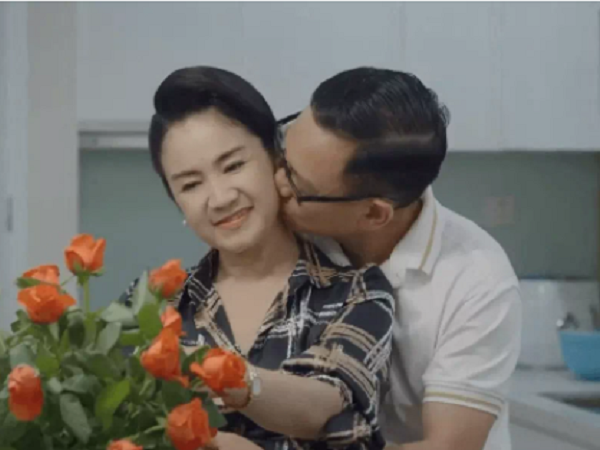 Hướng dương ngược nắng: Hoàng hỏi cưới Minh, ông Quân hôn bà Cúc, dàn sao hé lộ những điều chưa bao giờ kể