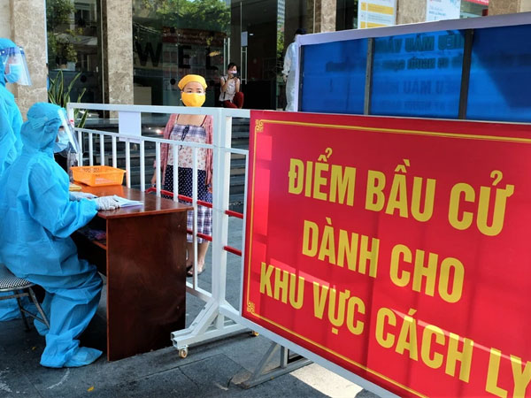 Hình ảnh bầu cử trong các khu cách ly, nơi điều trị cho bệnh nhân Covid-19 tại Đà Nẵng